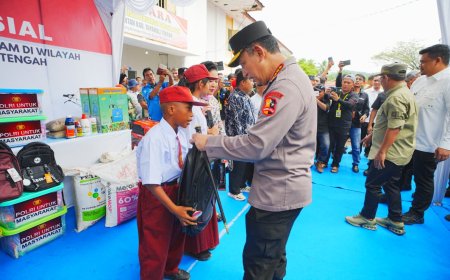 Tinjau Hunian Sementara Korban Bencana di Tapteng, Kapolri-Ketua Komisi IV Salurkan 16 Truk Bantuan Kemanusiaan