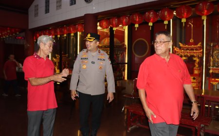 Pastikan Imlek Kondusif, Kapolres Gresik Tinjau Pengamanan di Klenteng Kim Hin Kiong