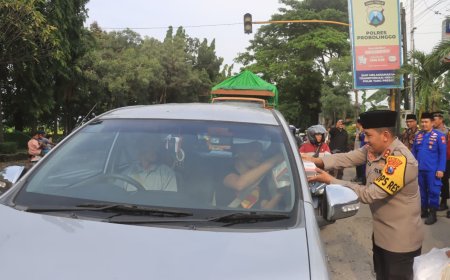 Cepat Dekat Bersahabat : Polres Probolinggo Buka Layanan Samsat dan Sim Keliling Sambil Berbagi Takjil
