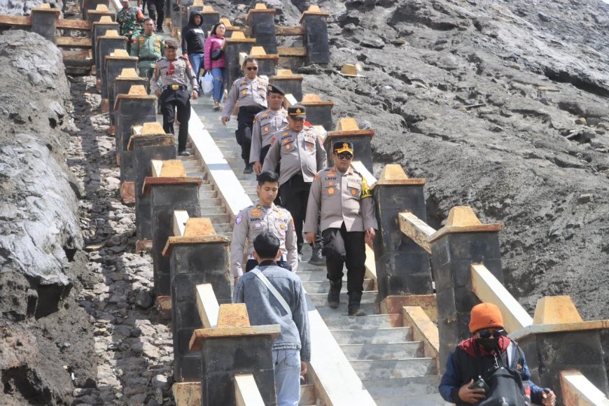 Sapa Pengunjung di Gunung Bromo Kapolres Probolinggo Pastikan Keamanan Wisatawan