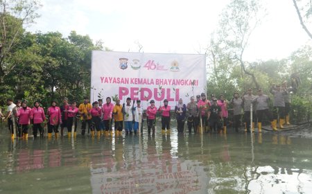 Sambut HUT ke-46, YKB Tanjung Perak Tanam Mangrove Pulihkan Lahan Kritis