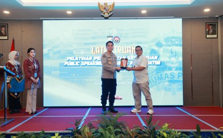 Pelatihan Public Speaking, Kabid Humas Polda Jatim: Humas Harus Jadi Komunikator Efektif di Era Digital